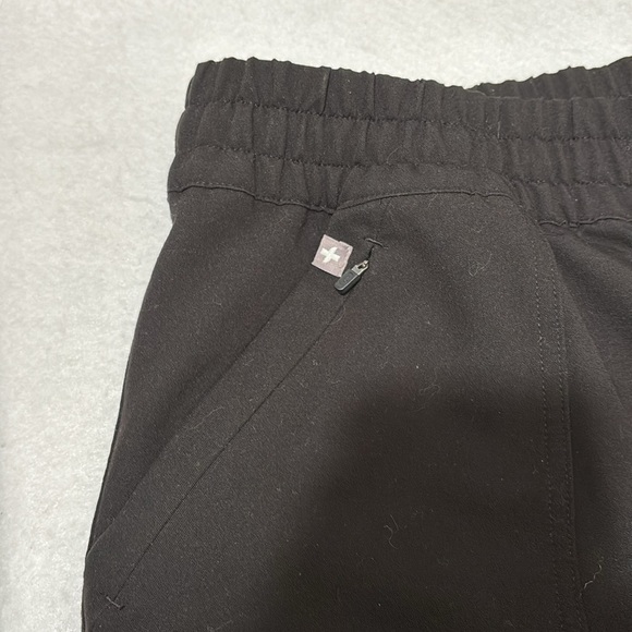Figs Black Cargo Pants with Relaxed Fit - Picture 6 of 9